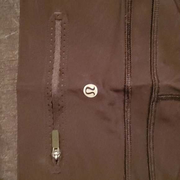 Lululemon Capri leggings 8 - Picture 3 of 8